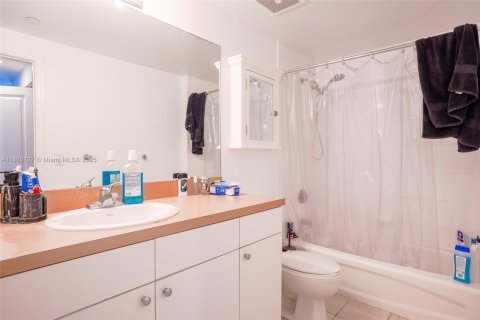 Купить кондоминиум в Майами, Флорида 2 спальни, 99.31м2, № 1938066 - фото 17