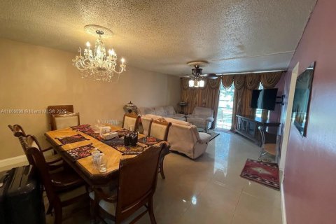 Condominio en venta en Tamarac, Florida, 2 dormitorios, 95.22 m2 № 1684292 - foto 4
