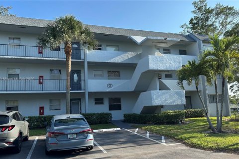 Condominio en venta en Tamarac, Florida, 2 dormitorios, 95.22 m2 № 1684292 - foto 2