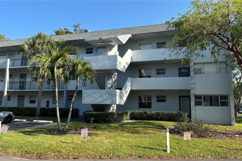 Condominio en venta en Tamarac, Florida, 2 dormitorios, 95.22 m2 № 1684292 - foto 14