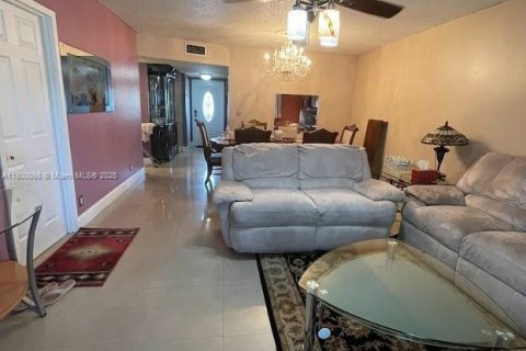 Condominio en venta en Tamarac, Florida, 2 dormitorios, 95.22 m2 № 1684292 - foto 5
