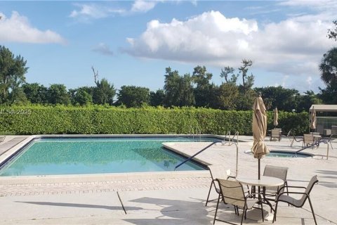 Condominio en venta en Tamarac, Florida, 2 dormitorios, 95.22 m2 № 1684292 - foto 11