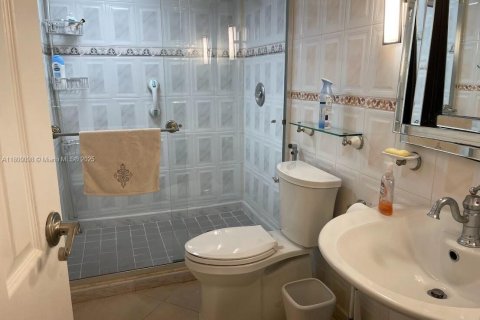 Condominio en venta en Tamarac, Florida, 2 dormitorios, 95.22 m2 № 1684292 - foto 8