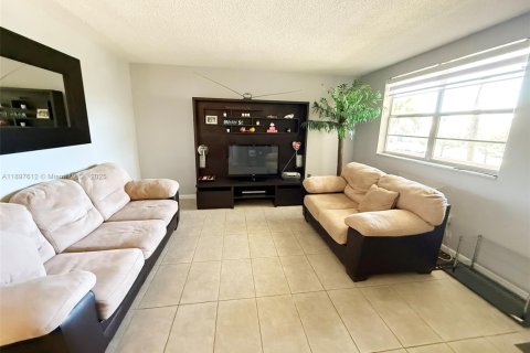 Copropriété à vendre à Miami, Floride: 1 chambre, 63.92 m2 № 1957147 - photo 2