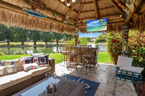 Купить виллу или дом в Пайнкрест, Флорида 5 спален, 314.85м2, № 2065711 - фото 17