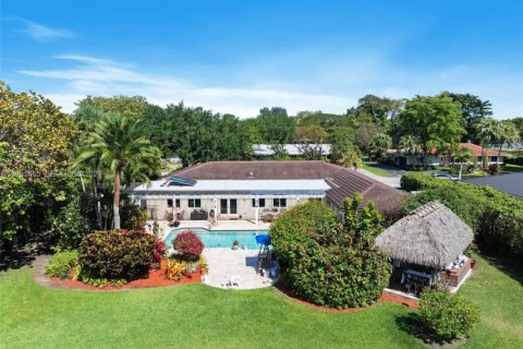 House in Pinecrest, Florida 5 bedrooms, 314.85 sq.m. № 2065711