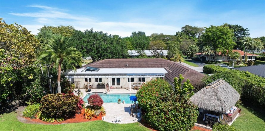 Дом в Пайнкрест, Флорида 5 спален, 314.85м2 № 2065711