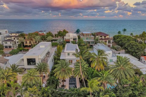 House in Fort Lauderdale, Florida 4 bedrooms, 397.9 sq.m. № 2081945 - photo 9
