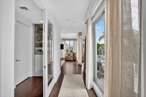 House in Fort Lauderdale, Florida 4 bedrooms, 397.9 sq.m. № 2081945 - photo 7