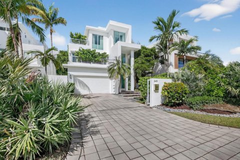 House in Fort Lauderdale, Florida 4 bedrooms, 397.9 sq.m. № 2081945 - photo 10