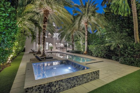 House in Fort Lauderdale, Florida 4 bedrooms, 397.9 sq.m. № 2081945 - photo 3