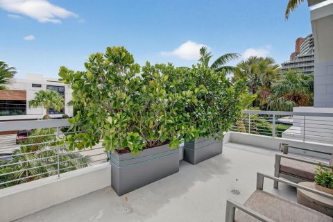 House in Fort Lauderdale, Florida 4 bedrooms, 397.9 sq.m. № 2081945 - photo 20