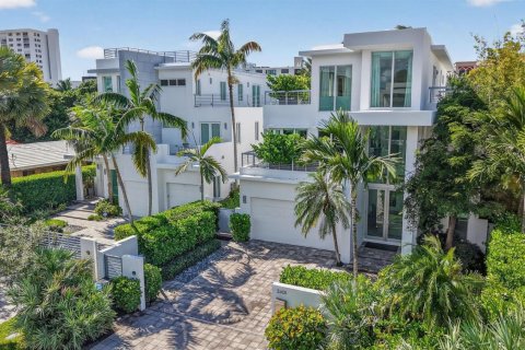House in Fort Lauderdale, Florida 4 bedrooms, 397.9 sq.m. № 2081945 - photo 12