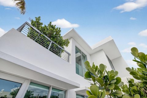 House in Fort Lauderdale, Florida 4 bedrooms, 397.9 sq.m. № 2081945 - photo 22