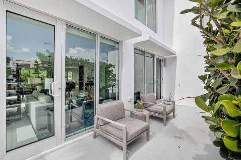 House in Fort Lauderdale, Florida 4 bedrooms, 397.9 sq.m. № 2081945 - photo 21