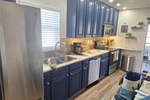 House in Hernando Beach, Florida 2 bedrooms, 89.19 sq.m. № 2384388 - photo 6
