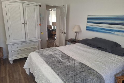 House in Hernando Beach, Florida 2 bedrooms, 89.19 sq.m. № 2384388 - photo 12