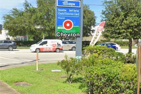 Commercial property in Vero Beach, Florida № 1706970 - photo 3
