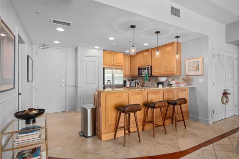 Condo in Orlando, Florida, 2 bedrooms № 2123428 - photo 2