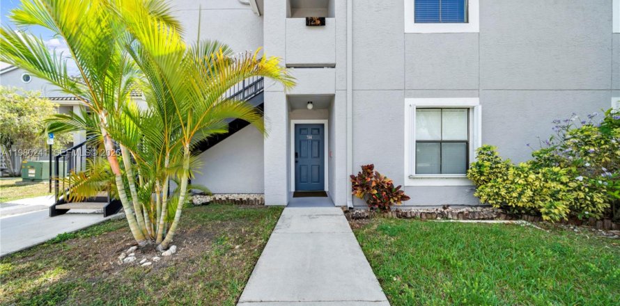 Кондоминиум с 2 спальнями в Майами, Флорида № 2043378