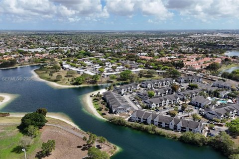 Купить кондоминиум в Майами, Флорида 2 спальни, 101.26м2, № 2043378 - фото 19