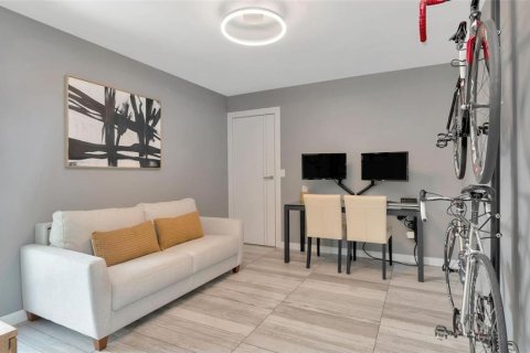 Casa en alquiler en Saint Petersburg, Florida, 3 dormitorios, 231.88 m2 № 1911509 - foto 17