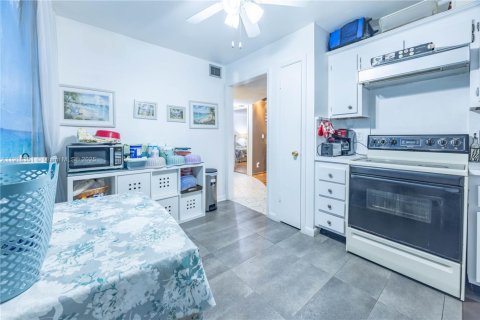 Condominio en Lauderhill, Florida, 1 dormitorio  № 2034295