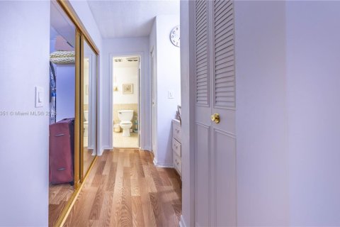 Condominio en venta en Lauderhill, Florida, 1 dormitorio, 86.21 m2 № 2034295 - foto 13