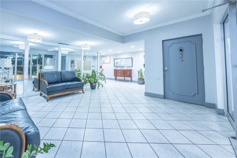 Condominio en venta en Lauderhill, Florida, 1 dormitorio, 86.21 m2 № 2034295 - foto 25