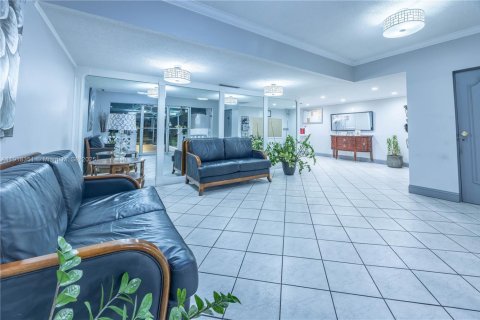 Condominio en venta en Lauderhill, Florida, 1 dormitorio, 86.21 m2 № 2034295 - foto 24