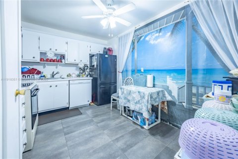 Condominio en venta en Lauderhill, Florida, 1 dormitorio, 86.21 m2 № 2034295 - foto 4