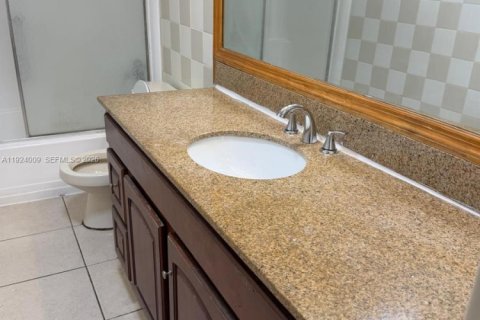 Снять в аренду кондоминиум в Лодерхилл, Флорида 3 спальни, 111.02м2, № 1982014 - фото 5