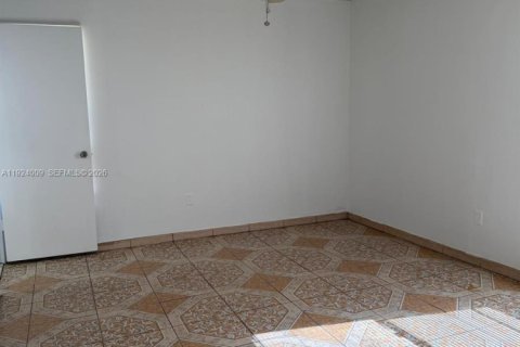 Снять в аренду кондоминиум в Лодерхилл, Флорида 3 спальни, 111.02м2, № 1982014 - фото 4