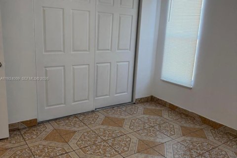 Снять в аренду кондоминиум в Лодерхилл, Флорида 3 спальни, 111.02м2, № 1982014 - фото 8