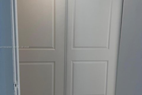 Снять в аренду кондоминиум в Лодерхилл, Флорида 3 спальни, 111.02м2, № 1982014 - фото 12