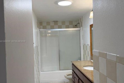 Снять в аренду кондоминиум в Лодерхилл, Флорида 3 спальни, 111.02м2, № 1982014 - фото 6