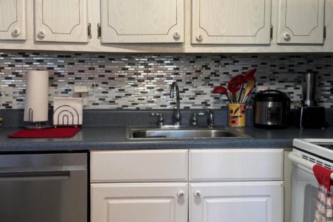 Condo in West Palm Beach, Florida, 2 bedrooms № 2086795 - photo 11