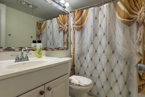 Condo in West Palm Beach, Florida, 2 bedrooms № 2086795 - photo 16