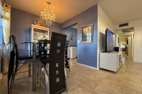 Condo in West Palm Beach, Florida, 2 bedrooms № 2086795 - photo 12