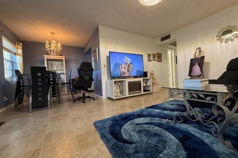Condo in West Palm Beach, Florida, 2 bedrooms № 2086795 - photo 13