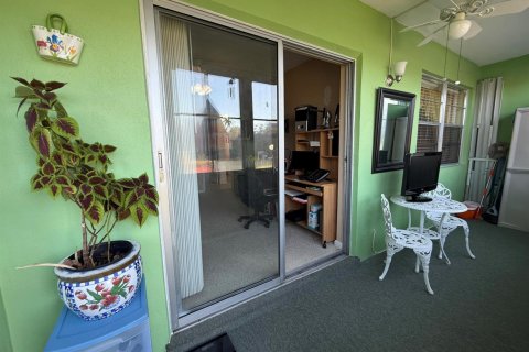 Condo in West Palm Beach, Florida, 2 bedrooms № 2086795 - photo 18
