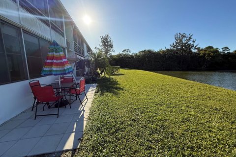 Condo in West Palm Beach, Florida, 2 bedrooms № 2086795 - photo 3