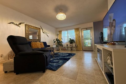 Condo in West Palm Beach, Florida, 2 bedrooms № 2086795