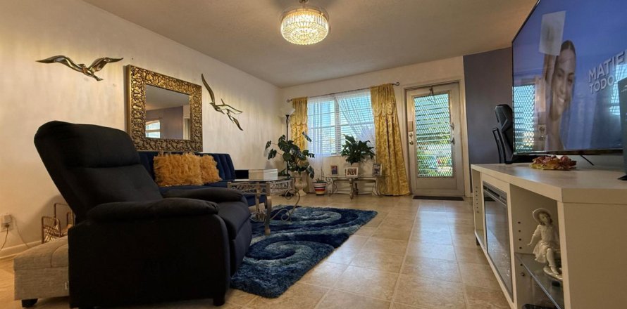 Condo in West Palm Beach, Florida, 2 bedrooms № 2086795