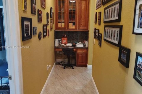 Villa ou maison à louer à Weston, Floride: 4 chambres, 404.96 m2 № 1982646 - photo 23