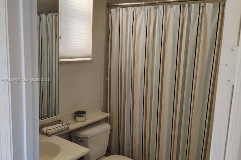 Villa ou maison à louer à Weston, Floride: 4 chambres, 404.96 m2 № 1982646 - photo 30