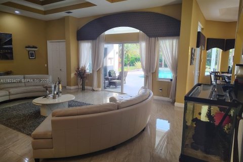 Villa ou maison à louer à Weston, Floride: 4 chambres, 404.96 m2 № 1982646 - photo 5