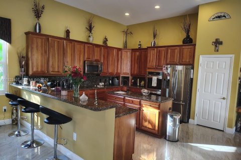 Villa ou maison à louer à Weston, Floride: 4 chambres, 404.96 m2 № 1982646 - photo 8