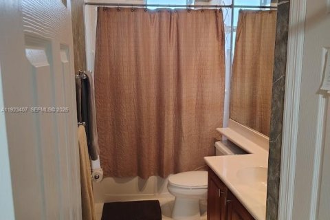 Villa ou maison à louer à Weston, Floride: 4 chambres, 404.96 m2 № 1982646 - photo 22