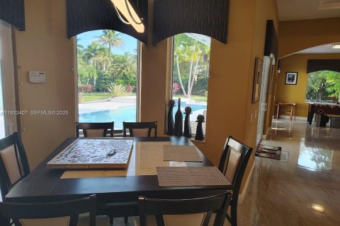 Villa ou maison à louer à Weston, Floride: 4 chambres, 404.96 m2 № 1982646 - photo 19